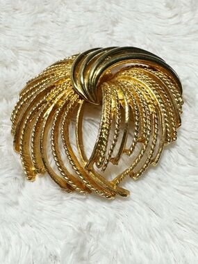 Vintage Gold Tone Abstract Pin